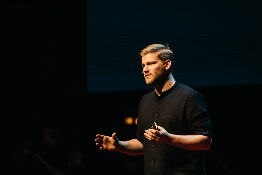 TEDxVienna_OTE_Daniel_Wellinger-6718._vangardist